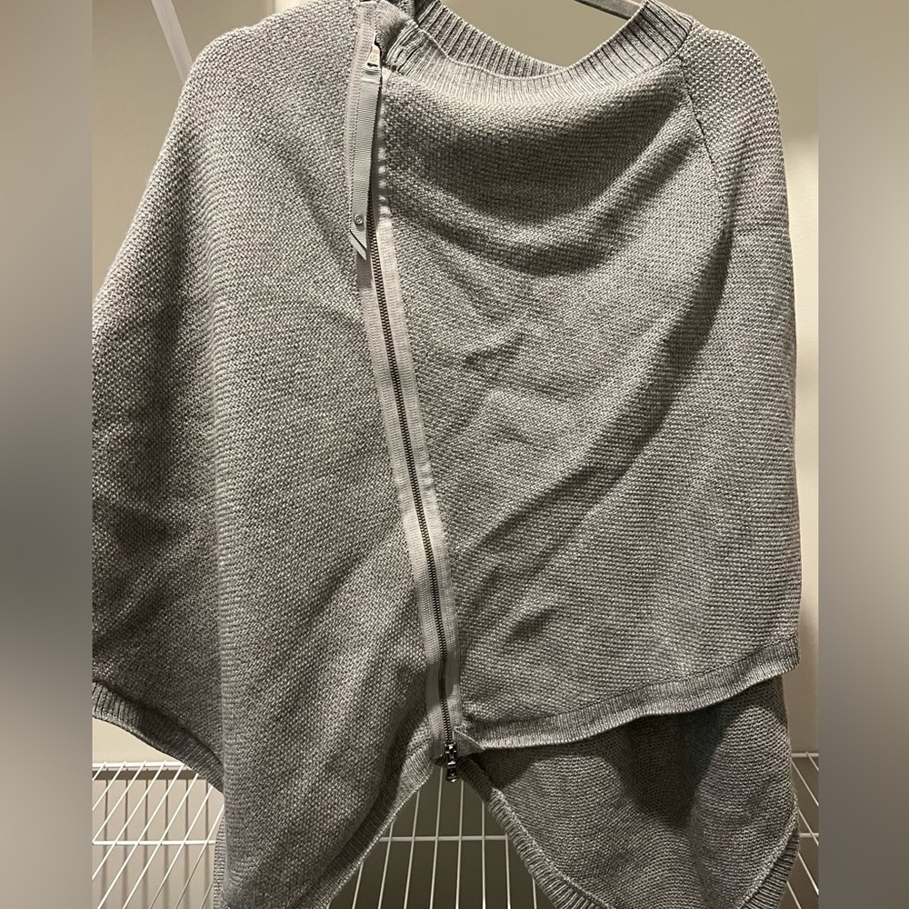 BRAND NEW LULULEMON WITH TAGS  grey on the go poncho